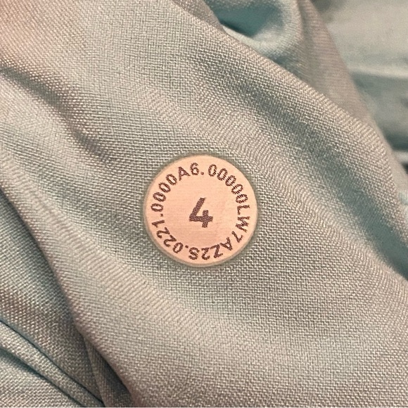 Lululemon Tracker Short V 4" Icing Blue size 4 - Picture 3 of 8